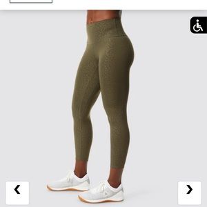 Fierce leggings,like new condition,very comfy, no see through, pretty print.